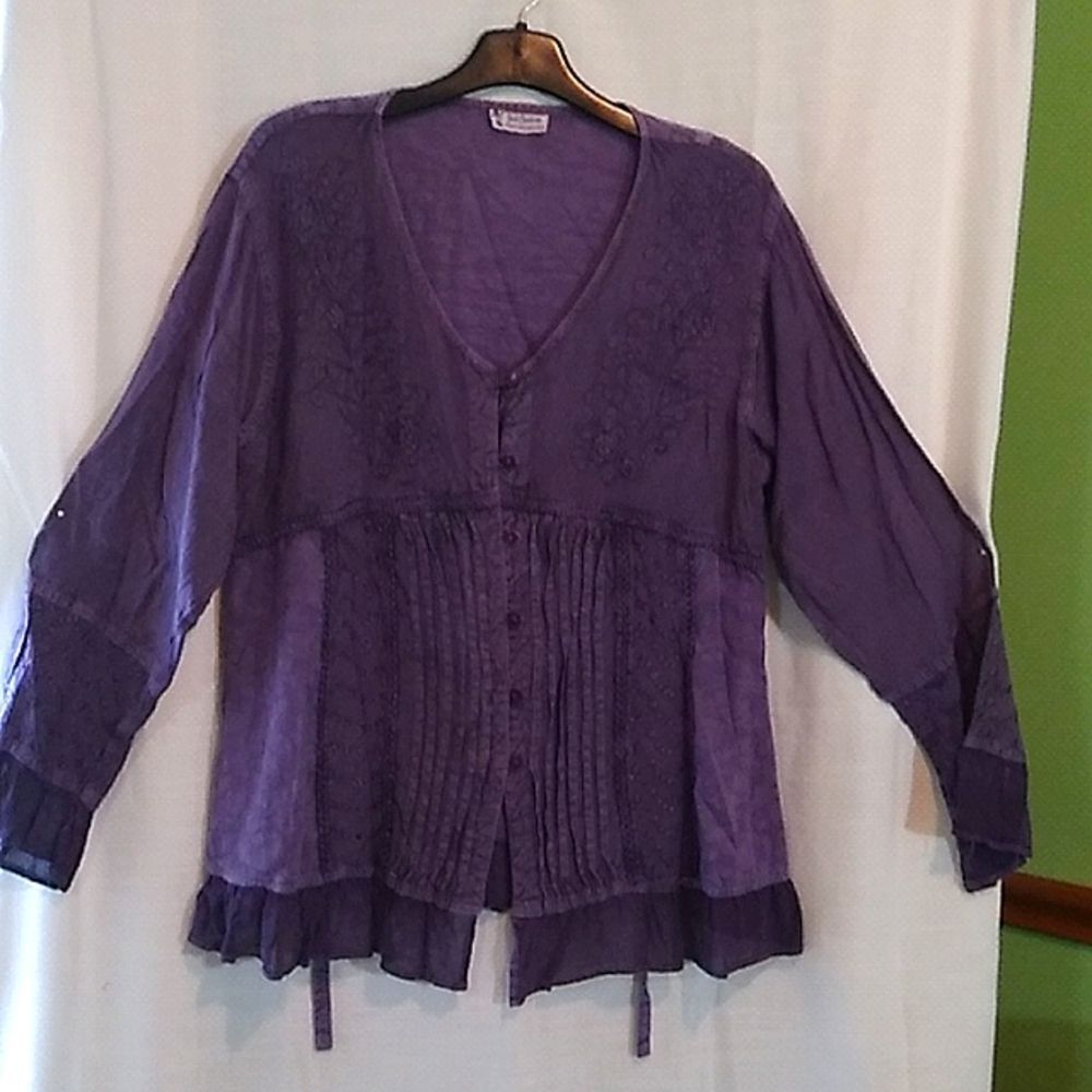 Vintage just cruising purple long sleeve blouse measurements below.